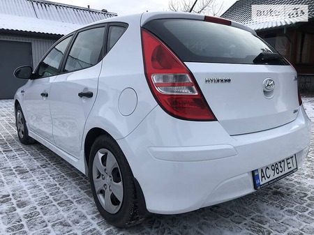 Hyundai i30 2011  випуску Луцьк з двигуном 1.4 л бензин хэтчбек механіка за 7000 долл. 