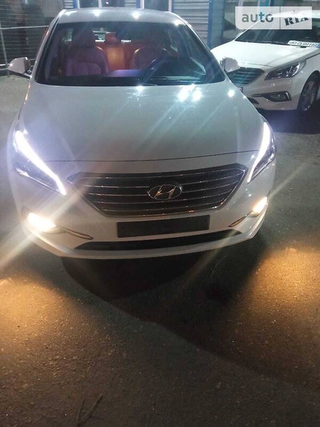 Hyundai Sonata 2016  випуску Одеса з двигуном 2 л бензин седан автомат за 10600 долл. 