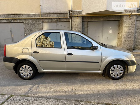 Dacia Logan 2006  випуску Івано-Франківськ з двигуном 1.6 л бензин седан механіка за 4400 долл. 