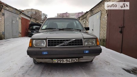 Volvo 340 1987  випуску Луцьк з двигуном 1.7 л бензин хэтчбек механіка за 1500 долл. 