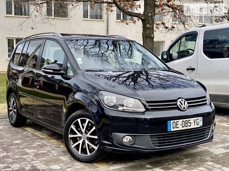 Volkswagen Touran 2014  випуску Львів з двигуном 2 л дизель мінівен автомат за 14199 долл. 