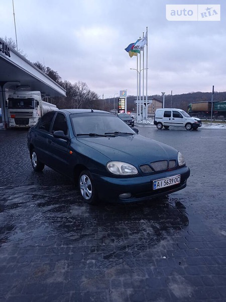 Daewoo Lanos 2004  випуску Київ з двигуном 1.5 л бензин седан механіка за 2850 долл. 