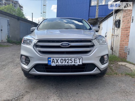 Ford Kuga 2017  випуску Харків з двигуном 1.5 л  позашляховик механіка за 17400 долл. 