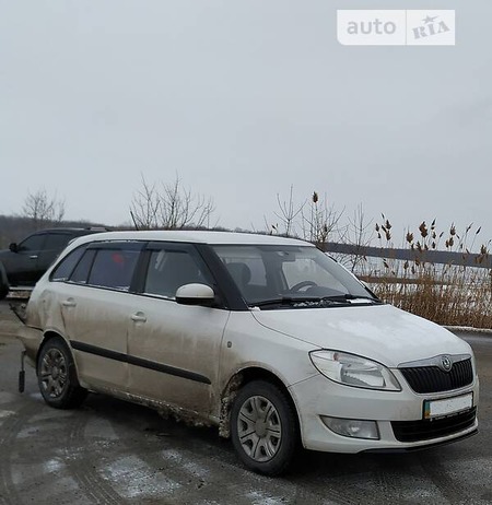 Skoda Fabia 2012  випуску Донецьк з двигуном 1.4 л  універсал механіка за 3900 долл. 