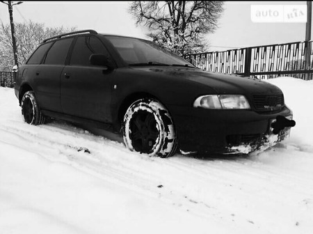 Audi A4 Limousine 1997  випуску Львів з двигуном 1.9 л дизель універсал механіка за 650 долл. 