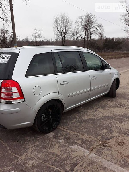 Opel Zafira Tourer 2009  випуску Дніпро з двигуном 1.7 л дизель мінівен механіка за 8600 долл. 