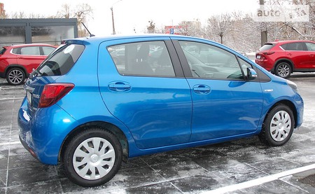 Toyota Yaris 2014  випуску Луцьк з двигуном 1.5 л гібрид хэтчбек автомат за 11900 долл. 