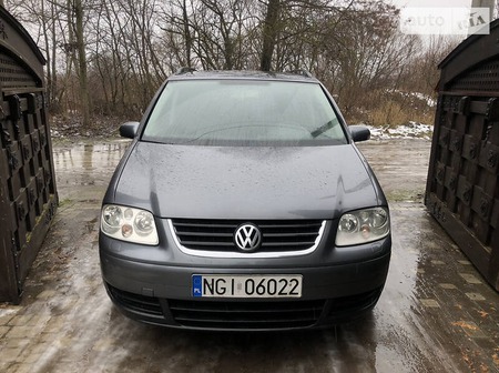 Volkswagen Touran 2006  випуску Львів з двигуном 2 л  мінівен автомат за 7200 долл. 