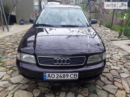 Audi A4 Limousine 1996  випуску Ужгород з двигуном 1.6 л  седан механіка за 4200 долл. 