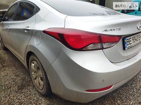Hyundai Avante 2015  випуску Миколаїв з двигуном 1.6 л газ седан автомат за 10800 долл. 