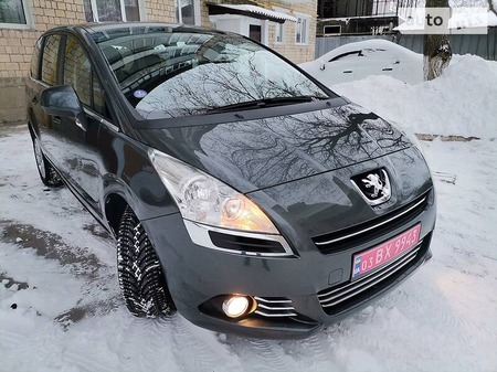 Peugeot 5008 2010  випуску Чернівці з двигуном 1.6 л бензин універсал механіка за 7750 долл. 