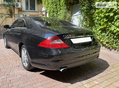 Mercedes-Benz CLS 500 2007  випуску Одеса з двигуном 5.5 л бензин седан автомат за 9999 долл. 