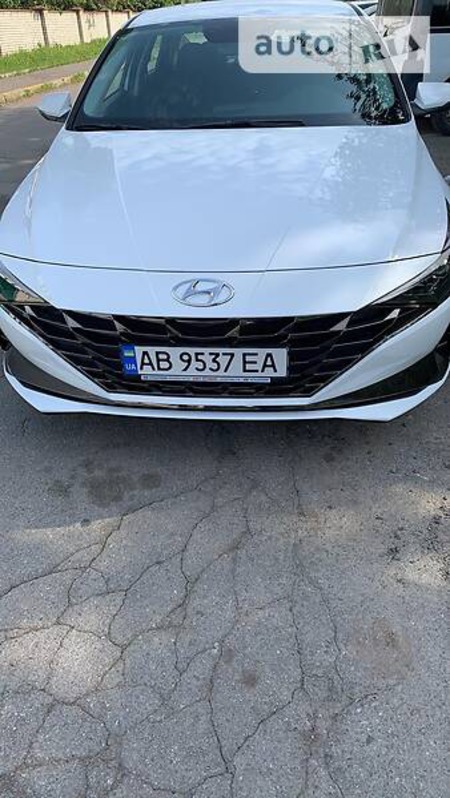 Hyundai Elantra 2021  випуску Вінниця з двигуном 1.6 л бензин седан автомат за 23700 долл. 