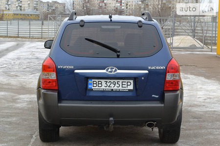 Hyundai Tucson 2004  випуску Луганськ з двигуном 2 л  позашляховик механіка за 7200 долл. 