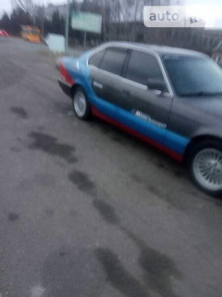 BMW 524 1989  випуску Івано-Франківськ з двигуном 2.4 л  седан  за 3550 долл. 