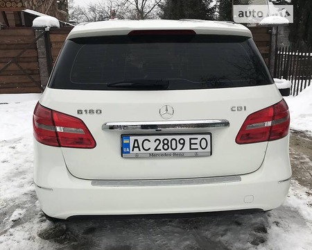 Mercedes-Benz B 180 2012  випуску Львів з двигуном 1.8 л дизель мінівен автомат за 10400 долл. 