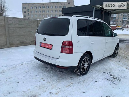 Volkswagen Touran 2009  випуску Луцьк з двигуном 1.4 л бензин мінівен автомат за 7900 долл. 