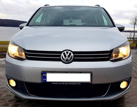 Volkswagen Touran 2012  випуску Тернопіль з двигуном 0 л дизель мінівен автомат за 12400 долл. 