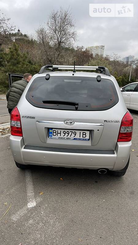 Hyundai Tucson 2008  випуску Одеса з двигуном 2 л  позашляховик автомат за 8800 долл. 