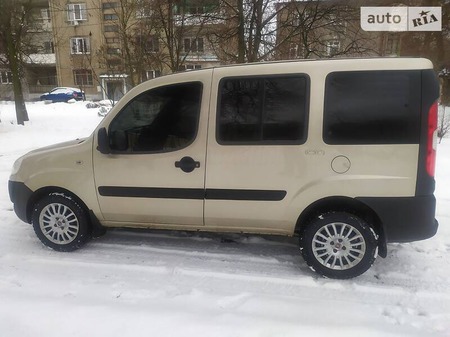 Fiat Doblo 2012  випуску Харків з двигуном 1.4 л бензин мінівен механіка за 6500 долл. 