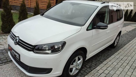 Volkswagen Touran 2013  випуску Львів з двигуном 2 л  універсал автомат за 10650 долл. 