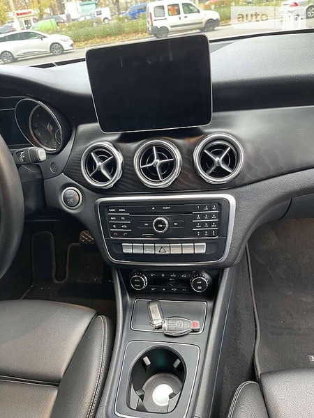 Mercedes-Benz GLA 250 2018  випуску Одеса з двигуном 2 л бензин позашляховик автомат за 28500 долл. 