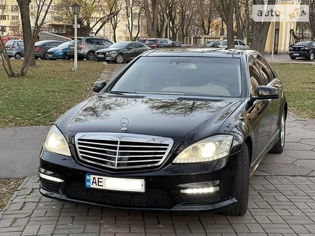 Mercedes-Benz S 500 2008  випуску Дніпро з двигуном 5.5 л бензин седан автомат за 11500 долл. 