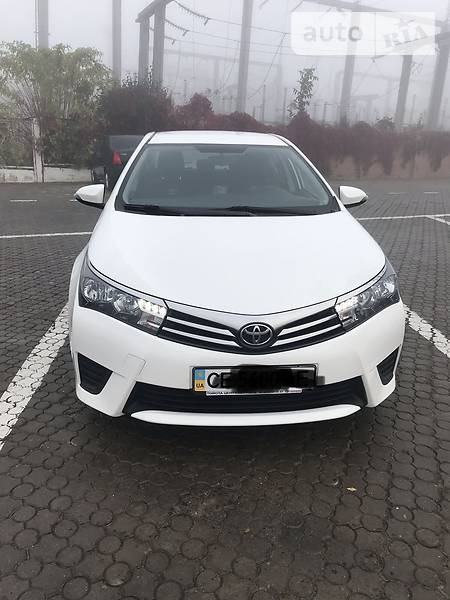 Toyota Corolla 2013  випуску Чернівці з двигуном 1.3 л бензин седан механіка за 12550 долл. 