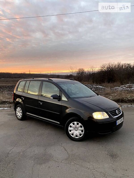 Volkswagen Touran 2003  випуску Дніпро з двигуном 1.6 л  мінівен механіка за 6500 долл. 
