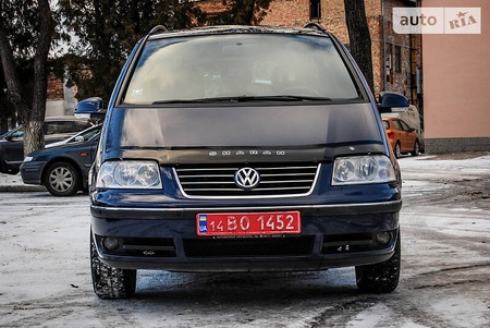 Volkswagen Sharan 2009  випуску Львів з двигуном 2 л дизель мінівен механіка за 9100 долл. 