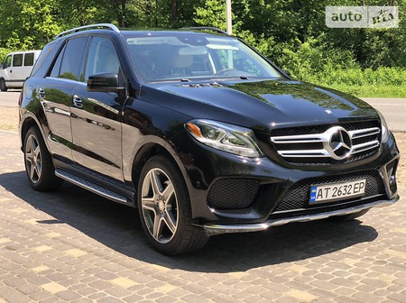 Mercedes-Benz GLE 400 2015  випуску Івано-Франківськ з двигуном 3 л бензин позашляховик автомат за 36999 долл. 
