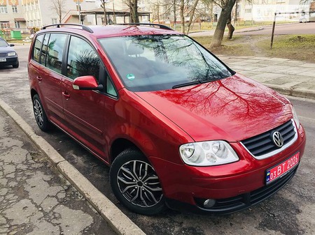 Volkswagen Touran 2005  випуску Львів з двигуном 1.6 л бензин мінівен механіка за 5400 долл. 