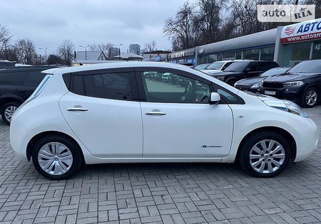 Nissan Leaf 2013  випуску Дніпро з двигуном 0 л електро хэтчбек автомат за 6800 долл. 