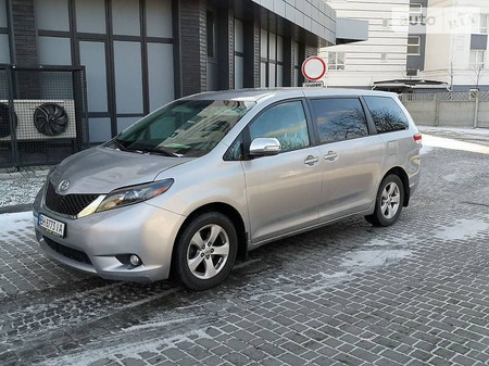 Toyota Sienna 2012  випуску Івано-Франківськ з двигуном 2.7 л бензин мінівен автомат за 15999 долл. 