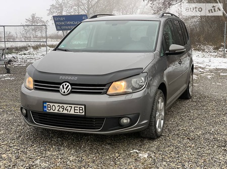 Volkswagen Touran 2010  випуску Тернопіль з двигуном 1.6 л дизель мінівен механіка за 11500 долл. 