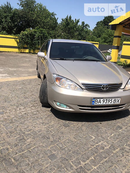 Toyota Camry 2004  випуску Кропивницький з двигуном 2.4 л  седан механіка за 6000 долл. 