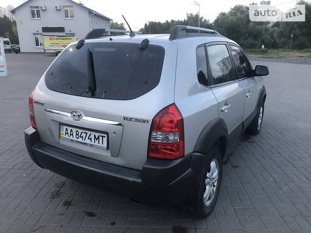 Hyundai Tucson 2006  випуску Київ з двигуном 2 л бензин позашляховик механіка за 7300 долл. 