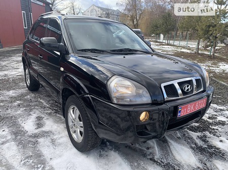 Hyundai Tucson 2006  випуску Луцьк з двигуном 2 л бензин позашляховик механіка за 8150 долл. 