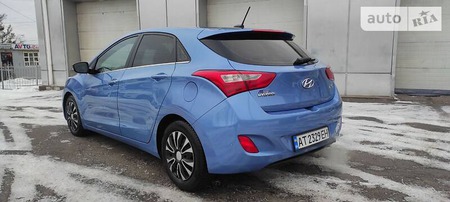 Hyundai i30 2012  випуску Дніпро з двигуном 1.6 л бензин хэтчбек автомат за 9999 долл. 