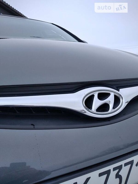 Hyundai i30 2011  випуску Рівне з двигуном 1.4 л бензин хэтчбек механіка за 7500 долл. 