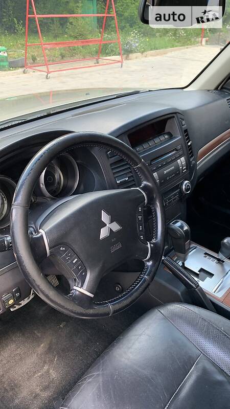 Mitsubishi Pajero 2008  випуску Херсон з двигуном 3.8 л  позашляховик автомат за 14800 долл. 