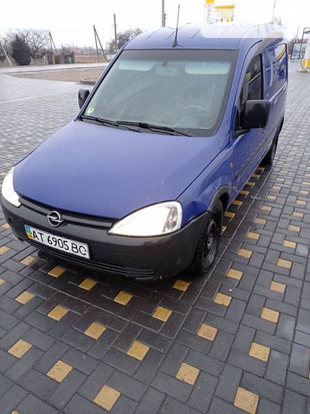 Opel Combo Life 2005  випуску Івано-Франківськ з двигуном 1.3 л дизель мінівен механіка за 2700 долл. 