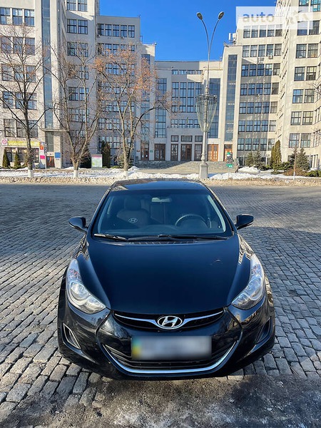 Hyundai Elantra 2011  випуску Харків з двигуном 1.6 л бензин седан механіка за 8900 долл. 