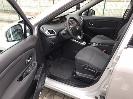 Renault Scenic 2010  випуску Чернівці з двигуном 1.5 л дизель універсал механіка за 8500 долл. 