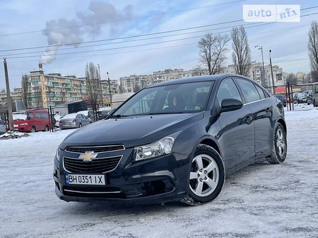 Chevrolet Cruze 2015  випуску Київ з двигуном 1.4 л бензин седан автомат за 7500 долл. 