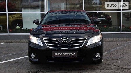 Toyota Camry 2011  випуску Херсон з двигуном 2.4 л бензин седан механіка за 336000 грн. 