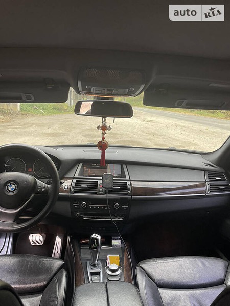 BMW X5 2007  випуску Чернівці з двигуном 4.8 л бензин позашляховик автомат за 13700 долл. 