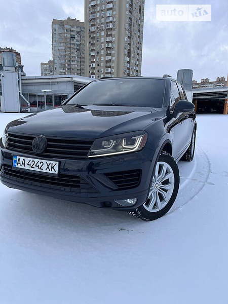 Volkswagen Touareg 2017  випуску Київ з двигуном 3.6 л бензин позашляховик автомат за 27500 долл. 