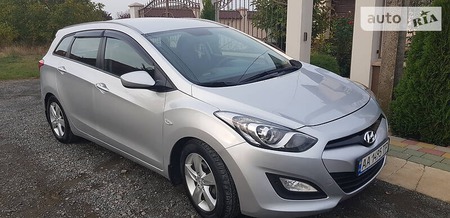 Hyundai i30 2014  випуску Ужгород з двигуном 1.6 л дизель універсал механіка за 8800 долл. 