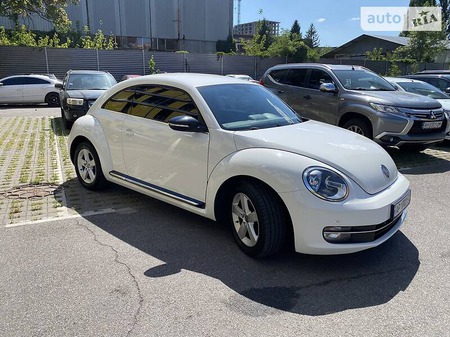 Volkswagen Beetle 2013  випуску Київ з двигуном 1.4 л бензин хэтчбек автомат за 13500 долл. 